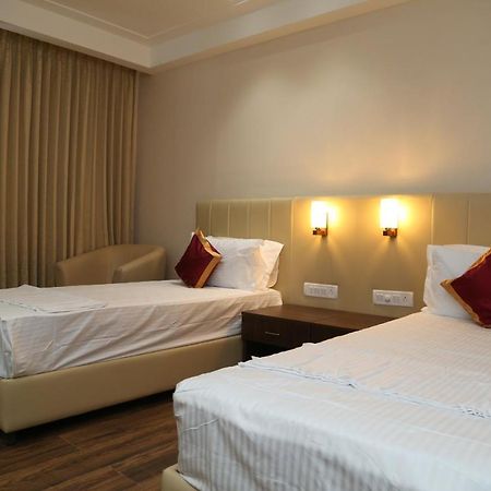 Hotel Skanda Palace Thiruttani Exterior photo