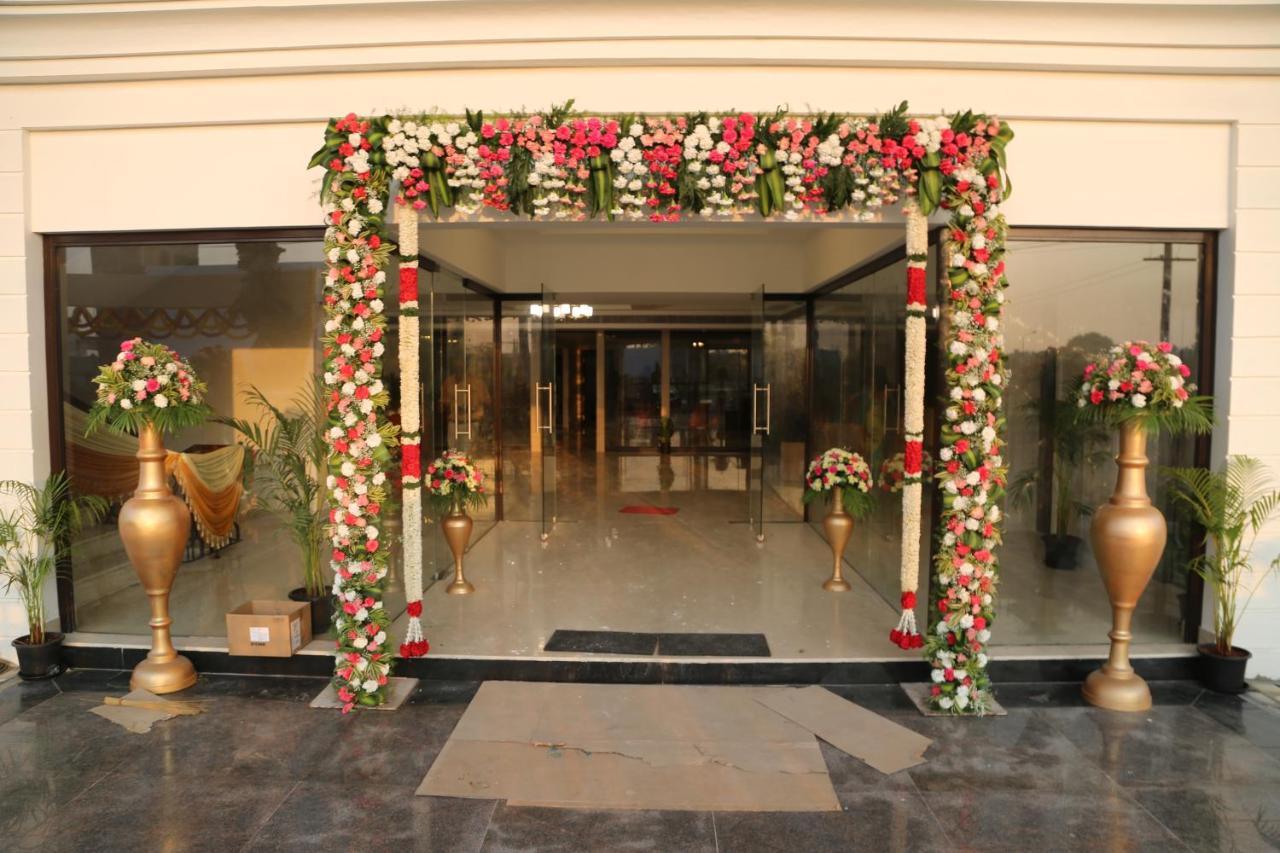 Hotel Skanda Palace Thiruttani Exterior photo