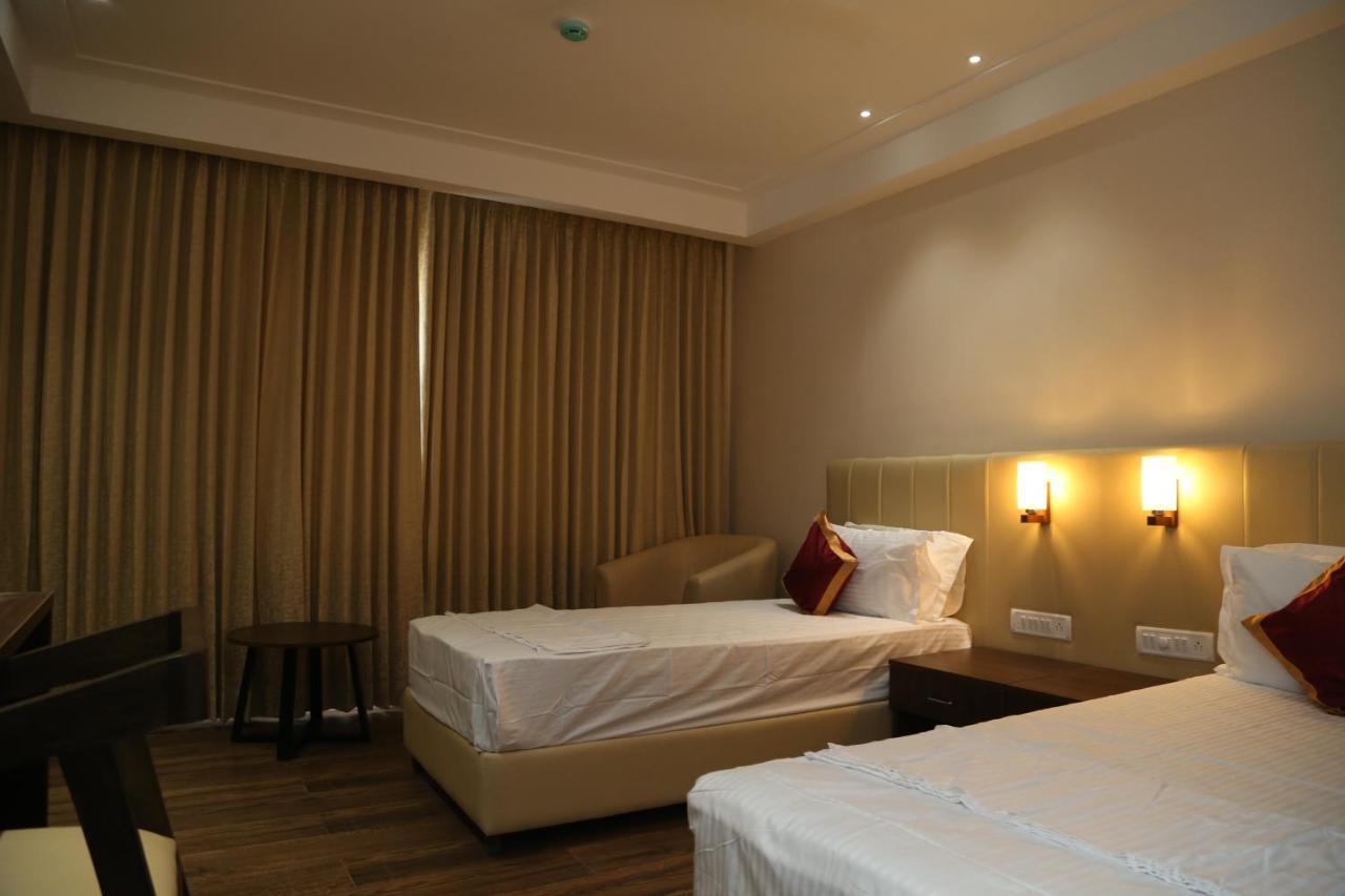 Hotel Skanda Palace Thiruttani Exterior photo